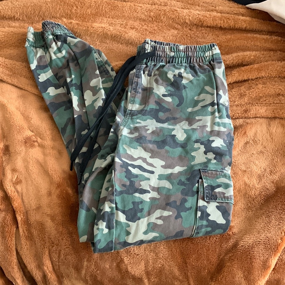 camouflage pants, fits wells.. one of my favorites